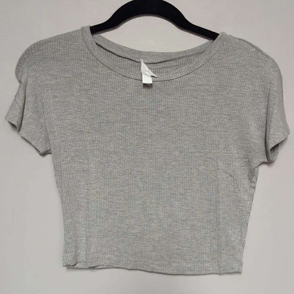 Hashtag Gray Ribbed Cropped Shirt